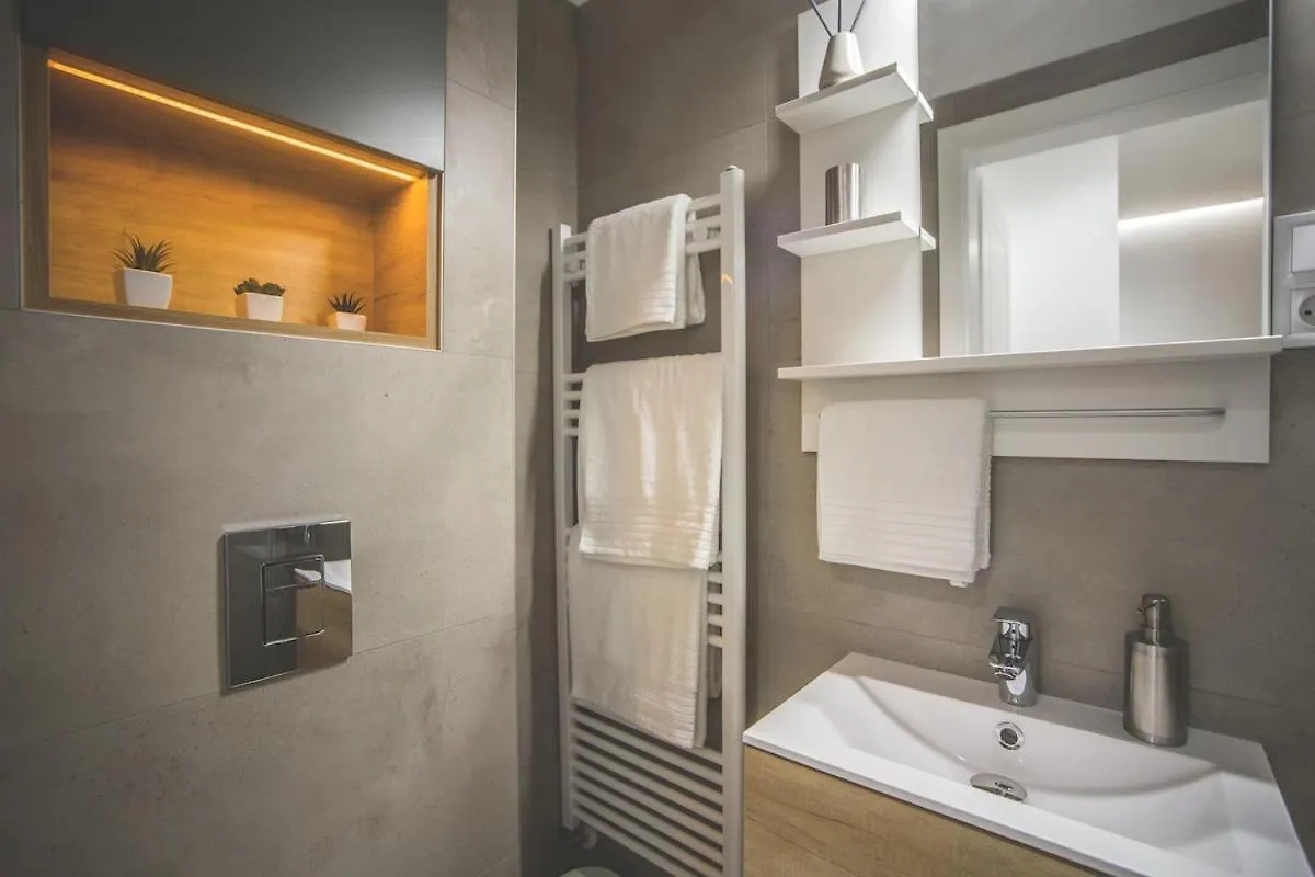 Modern, Designer Studio In Vibrant Budapest Soho 0*,